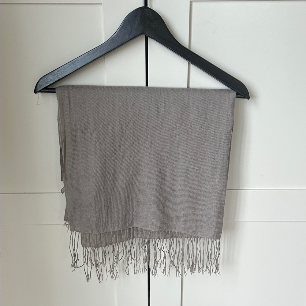 Nordstrom 100% Cashmere Wool Gray Scarf with Fringe